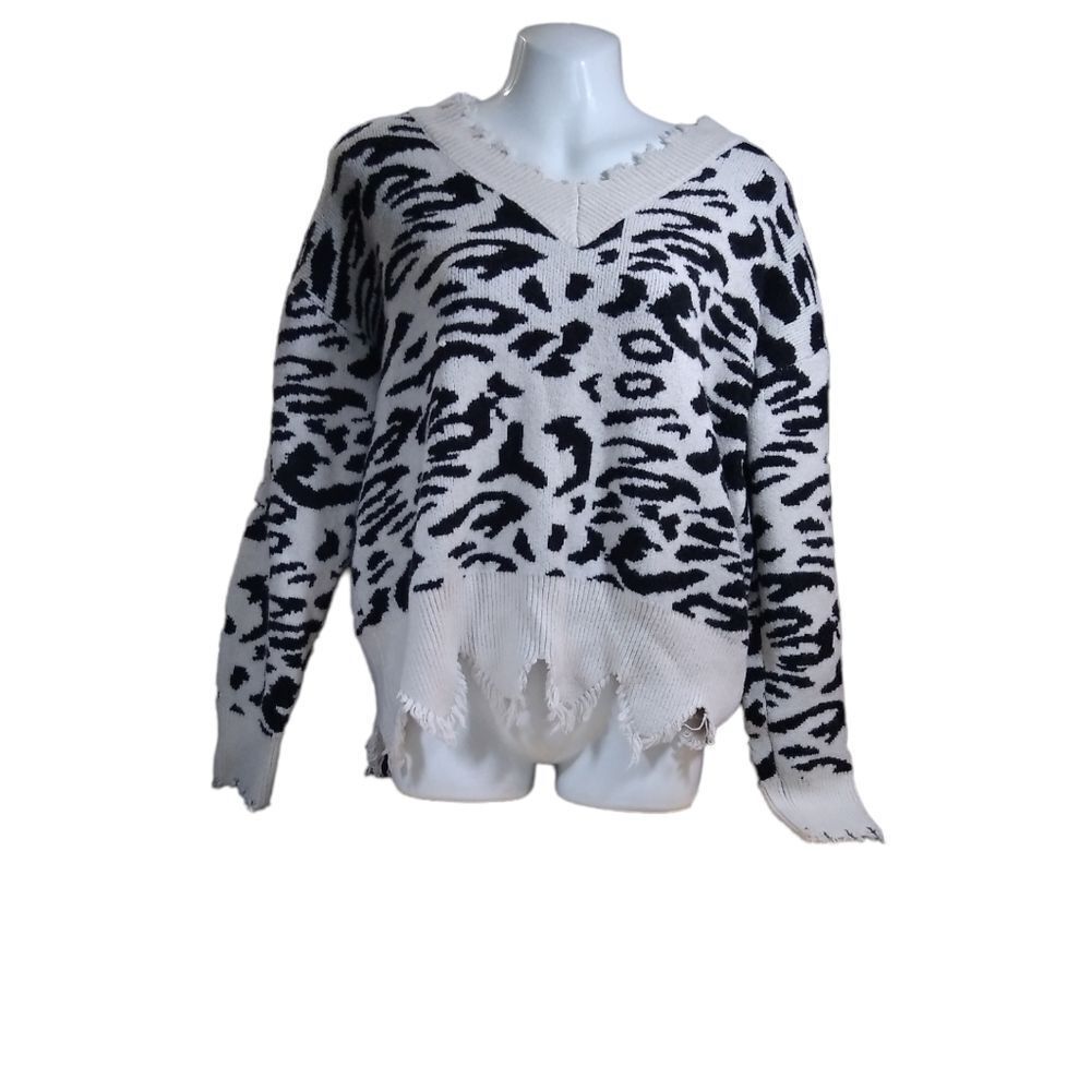 Leopard sweater with distressed edges S